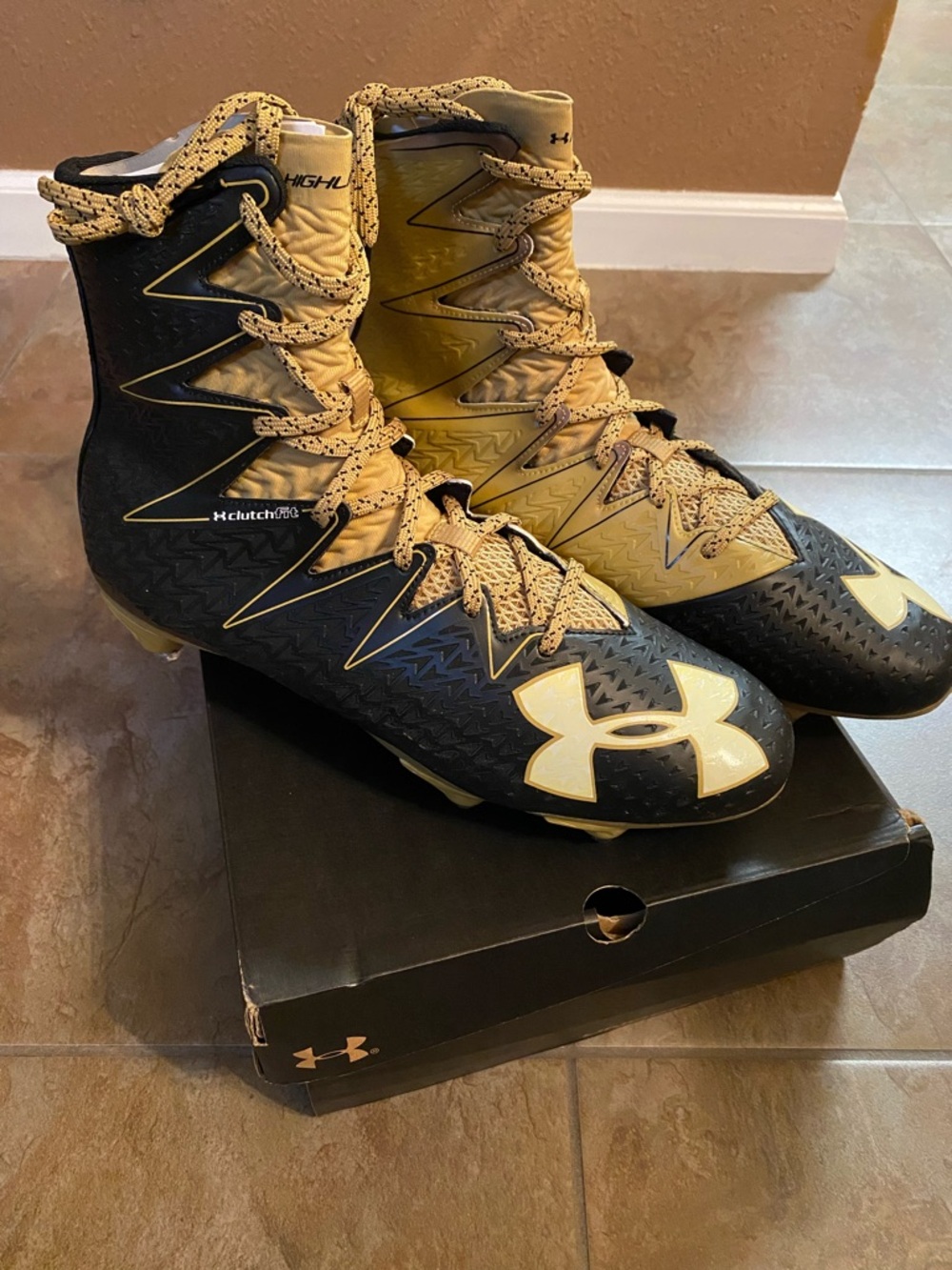 NIB Under Armour Black and Gold High-Top Football Cleats Clutch Fit Size 13